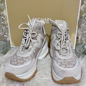 MICHAEL
Michael Kors
Sneakers ( like new )